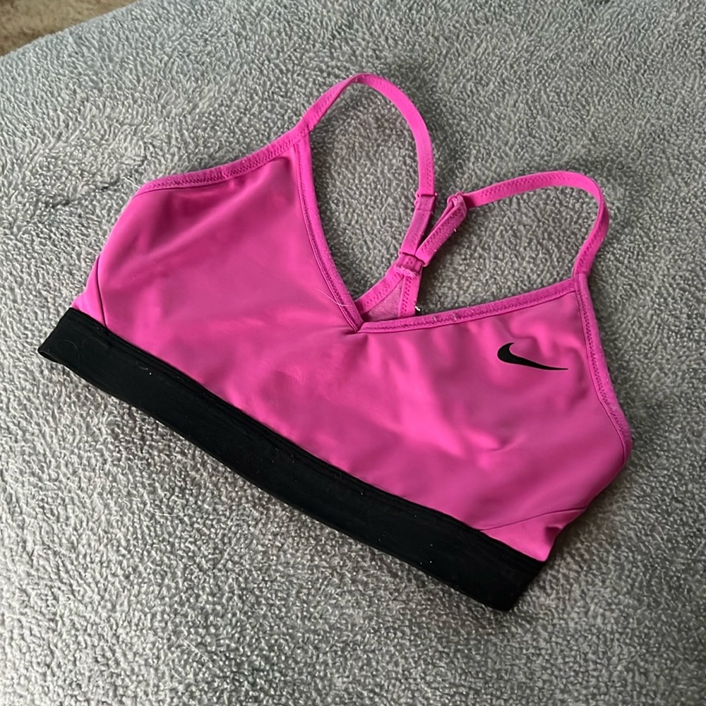 pink nike sports bra